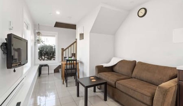 Chic 1BR Laneway Home in South Van