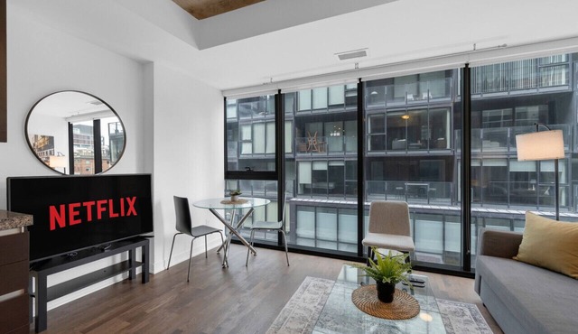 Chic 1BR - Lively King West - Downtown