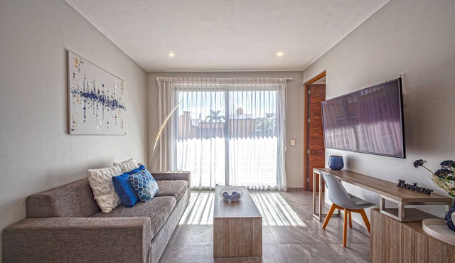 CHIC 2 Bdr ♥️ PDC CONDO near 5th avenue & BEACH 🏖
