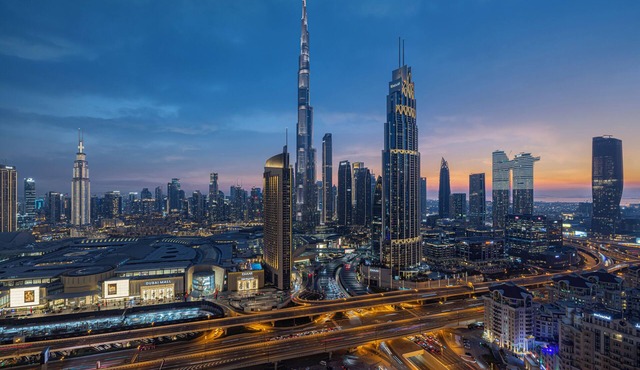 Chic 2-bed apartment with Full Burj View in vibrant Dubai - WiFi and AC incl.