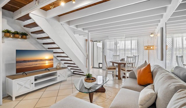 Chic 2-Bed Cabin-Style Home by Mooloolaba Beach