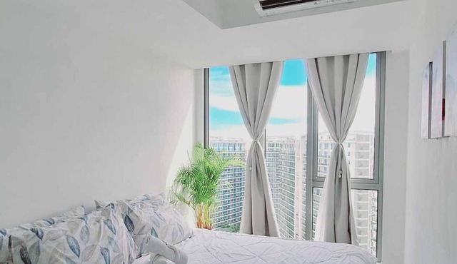 Chic 2-bedroom condo with AC, WiFi in enchanting Parañaque