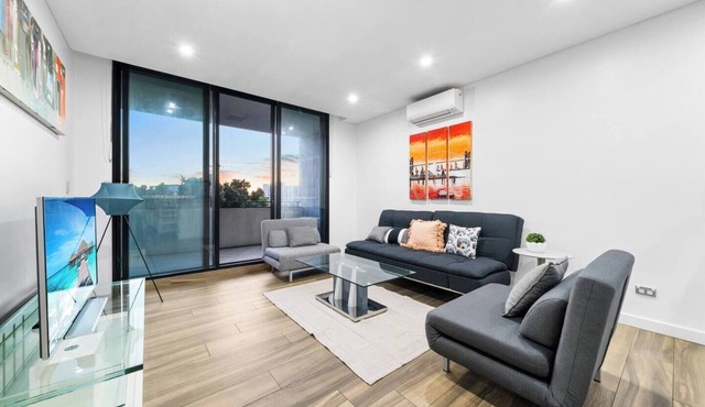 Chic 2 BR Apt (Parking)/Darling Harbour-10min walk