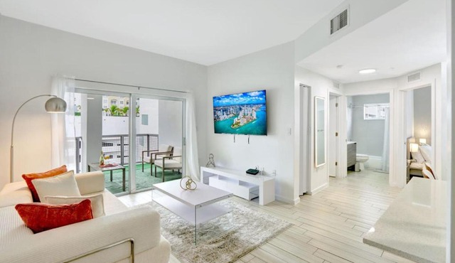 Chic 2BR Edgewater Condo with Views plus Balcony