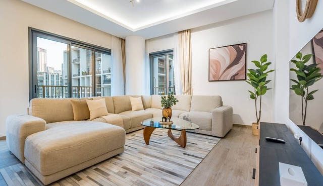 Chic 2BR in Central Park Building 1, Al Wasl by Deluxe Holiday Homes