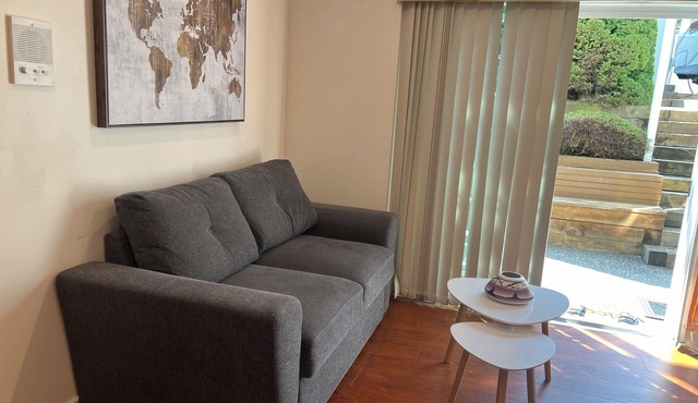 Chic 2BR Suite Vancouver West Downtown