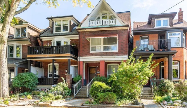 Chic 3BR apartment in Queen West, Downtown Toronto