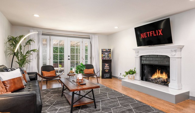 Chic 4BR Entertainer - Arcade & CLOSE to Disney