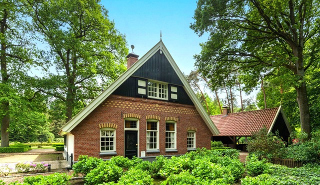 Chic and classic country house with 4 bathrooms