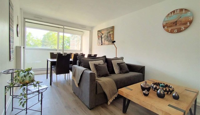 Chic and comfortable apart near Paris