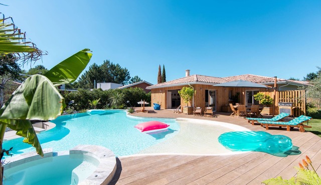 Chic and cosy, lagoon pool villa with jacuzzi