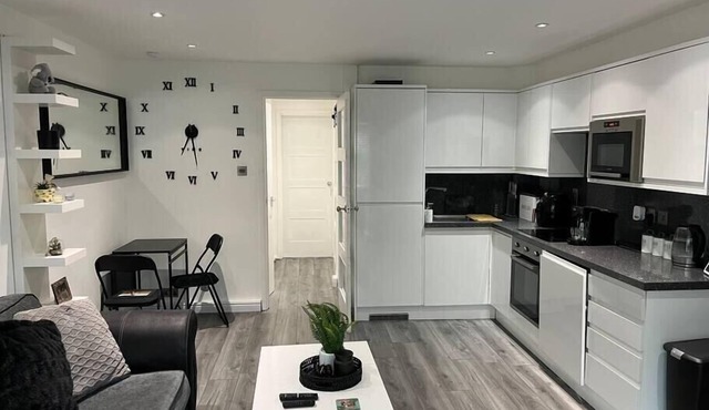 Chic and Modern Flat: Perfect for Exploring Kent!