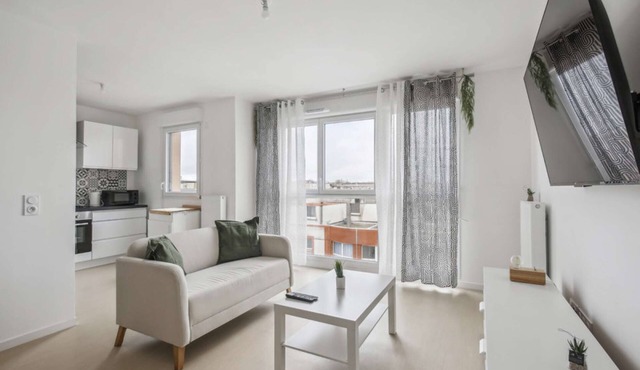 Chic and spacious apart with parking