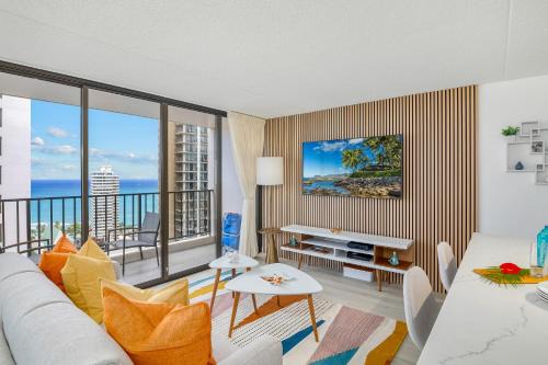 Chic and Upscale Waikiki Beach Ocean View with Parking