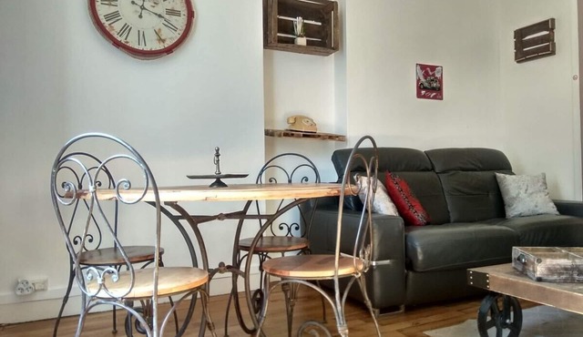 Chic apart with parking near Paris