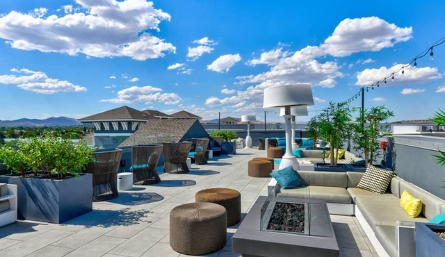 Chic Apt w Jacuzzi Lake Front Nr Casino Imax