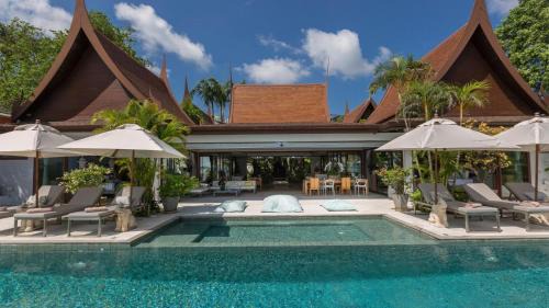 Chic Baan Capo - Luxury Four Bedroom Beachfront