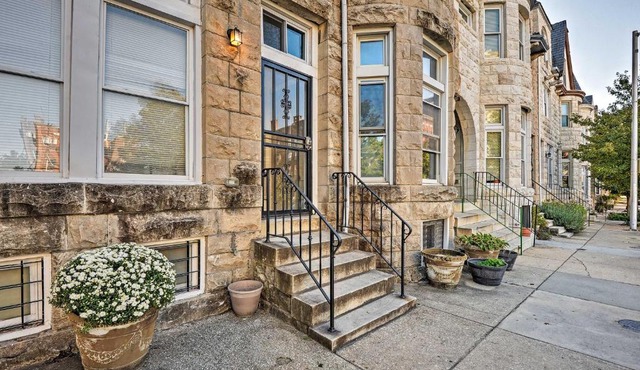 Chic Baltimore Apartment: 2 Mi to Downtown!
