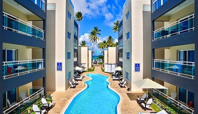 Chic Beachfront Apartment - Private Beach Access