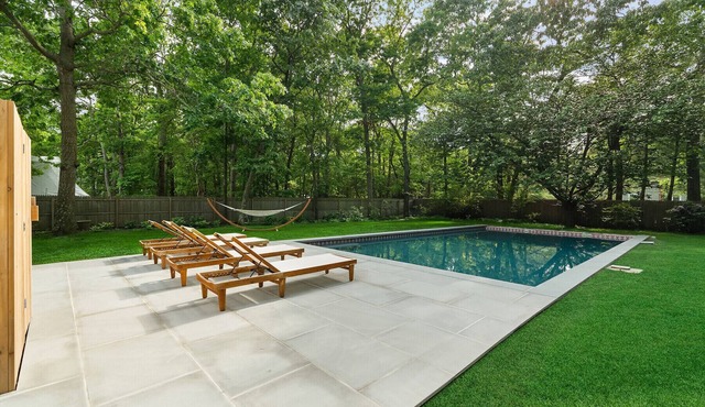 Chic, bright 5 bedroom in East Hampton with Pool & Land Rover