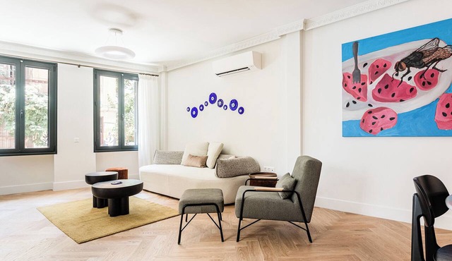 Chic & Central Athenian Apartment! EV4
