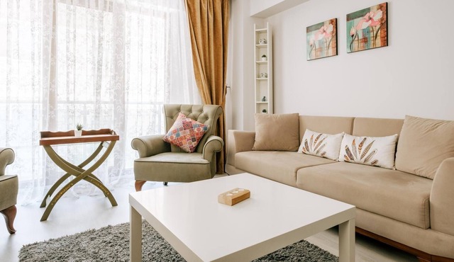 Chic Central Flat Near Malls and Metro in Atasehir