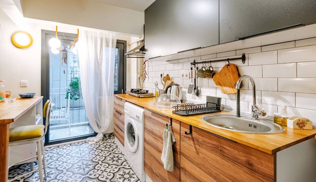 Chic Central Flat w Balcony Near Kadikoy Square