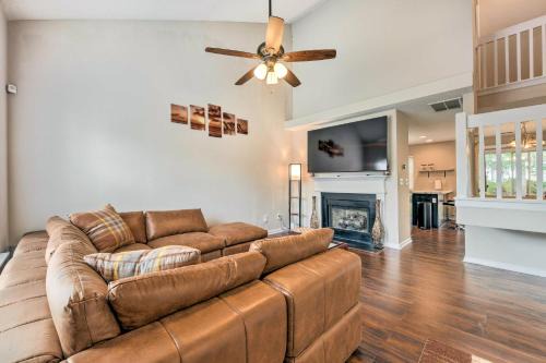 Chic Charlotte Townhome w/Community Pool
