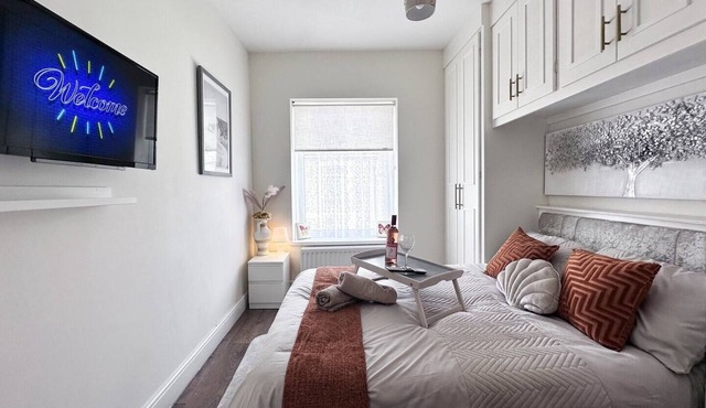 Chic Charming Classic 3bed w/Ensuite - Pontypridd