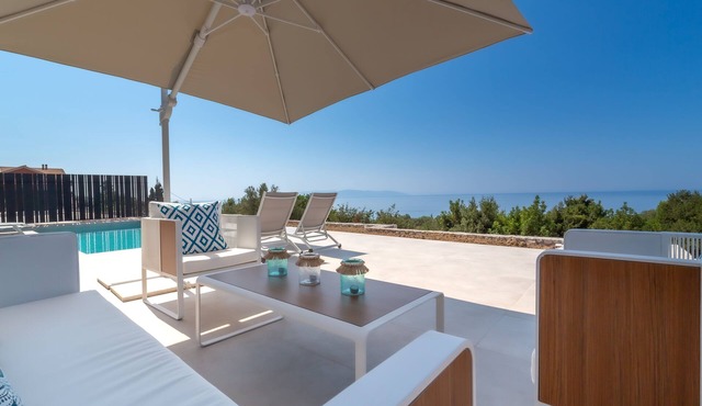 Chic Contemporary 3 Bedroom Villa with stunning sea and mountain views