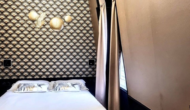 Chic & Cosy - Eiffel Tower