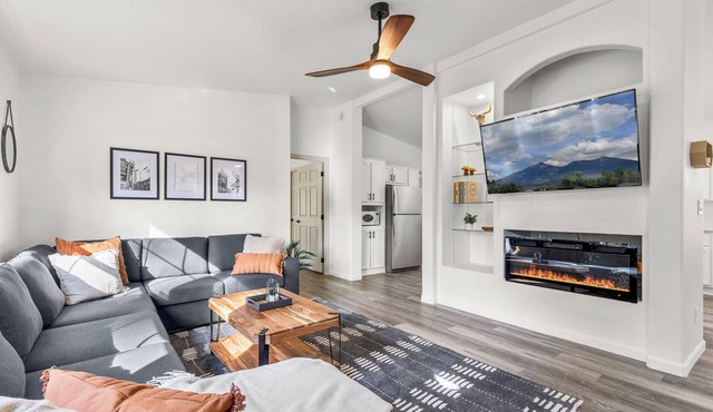 Chic Cozy Forest Retreat w/EV Charger