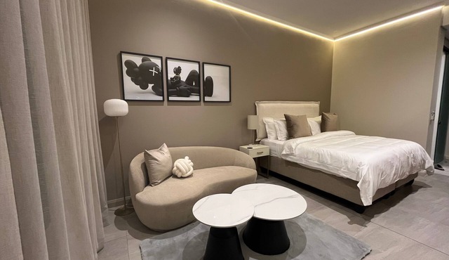 Chic Deluxe Studio, Menlyn Maine, Smart Access