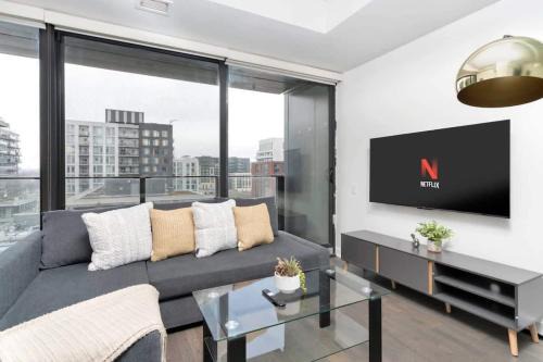 Chic downtown condo with patio Stylish 1BR retreat