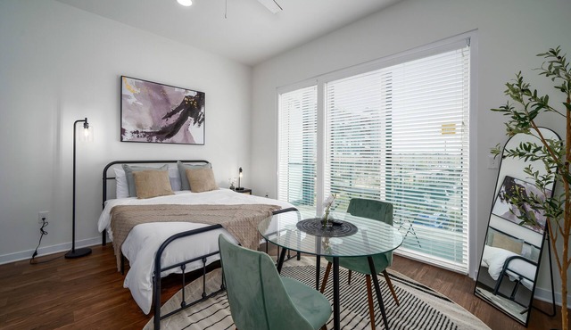 Chic Downtown Studio Oasis w/Private Balcony