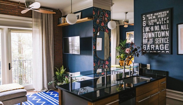 Chic Downtown Studio: A Hideaway Oasis