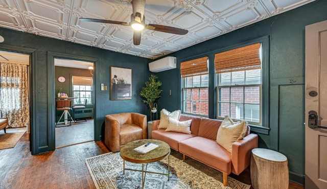 Chic Elizabethtown Apartment: Walk to Downtown!