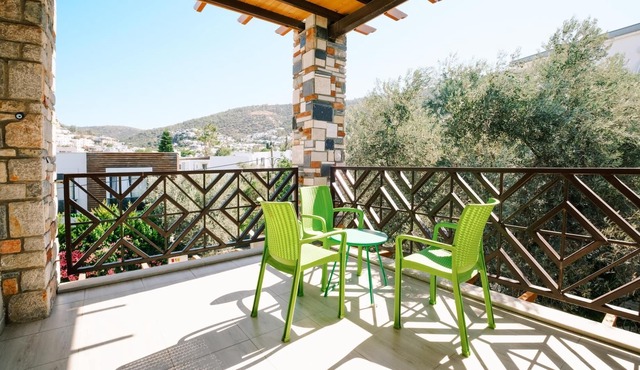 Chic Flat w Balcony 3 min to Beach in Bodrum