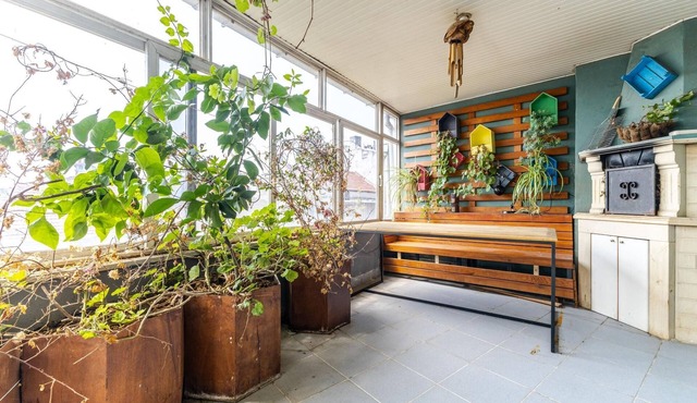 Chic Flat w Balcony BBQ 10 min to Emaar in Uskudar