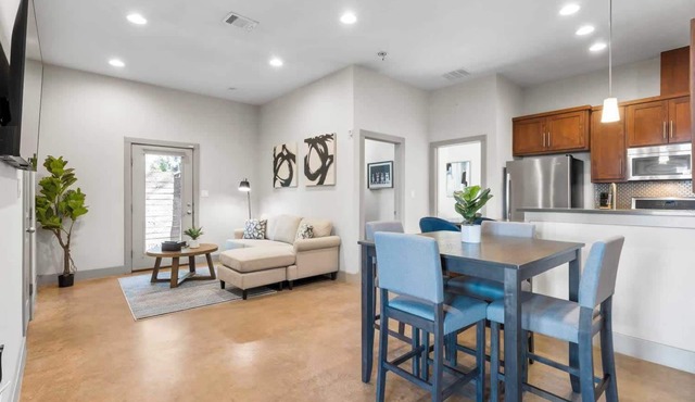 Chic & Homey 3BR Close to Downtown