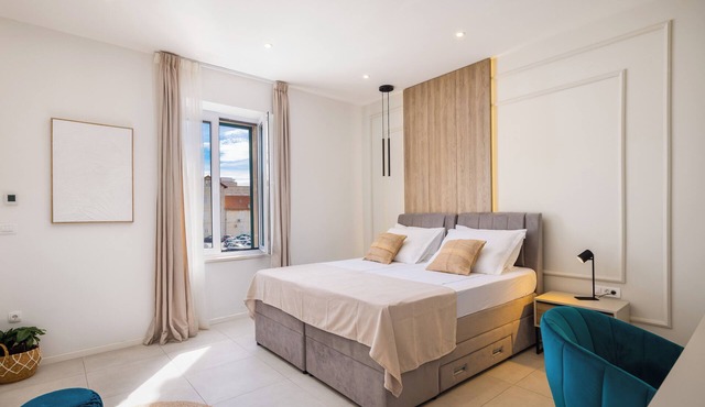 Chic hotel suite with WiFi and AC in Split city centre