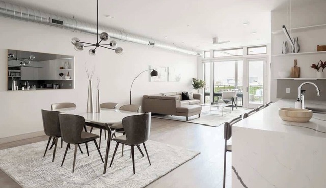 Chic King Suite | Balcony+Downtown Views | Tesoro