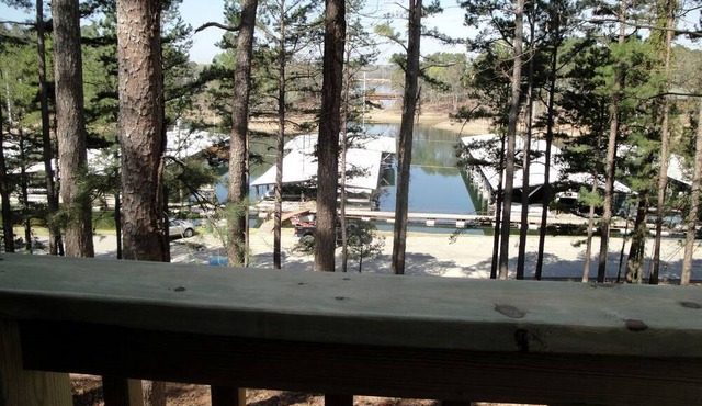 Chic Lakefront Cottage with Hot-Tub Perfect for Water Activities in Mount Ida, Arkansas