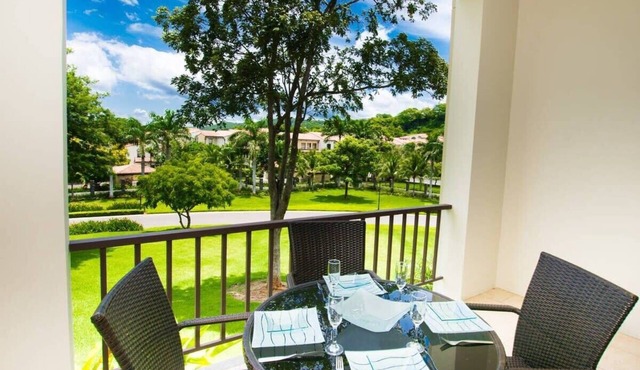 Chic Minimalist Condo with Swimming Pool, Hot Tub, and Beach Club Access