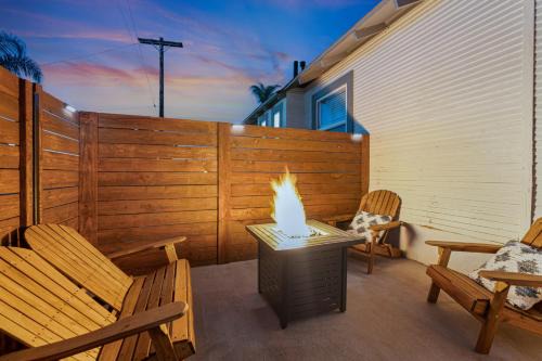 Chic Oasis Studio: Minutes to Downtown & Beaches