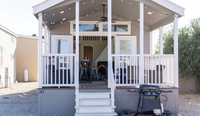 Chic + Peaceful Tiny House on the Colorado River!