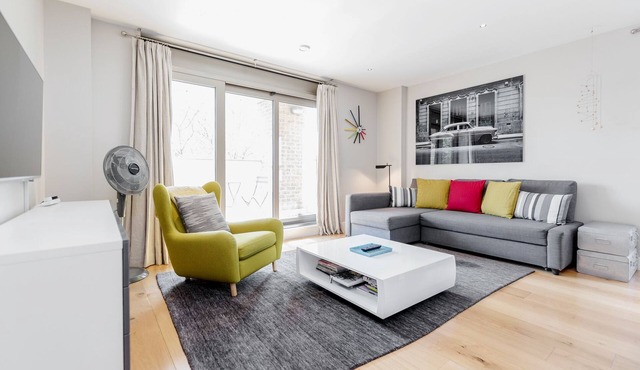 Chic, Quiet & Secure 2BR, 2BR flat by the London Eye & Waterloo
