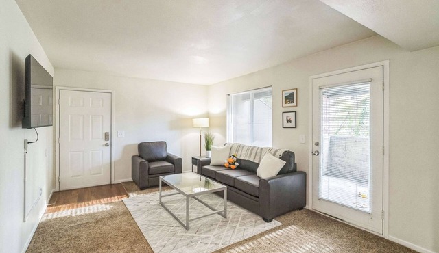 Chic Retreat 2 Miles from Downtown