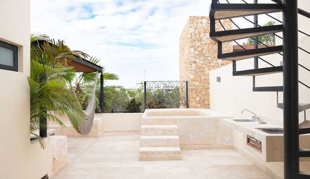 Chic Rooftop PH 1mi from the beach & private pool