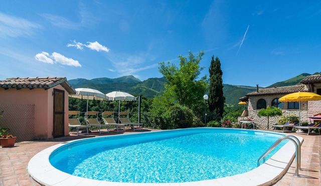 Chic Rural Escape – Pool